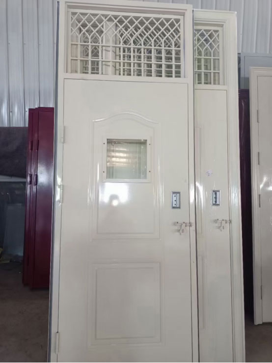 新城镇学校教室门 新城镇学校教室门