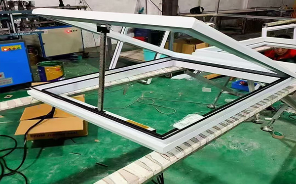 某地下车库出入口新城镇排烟窗配置工程