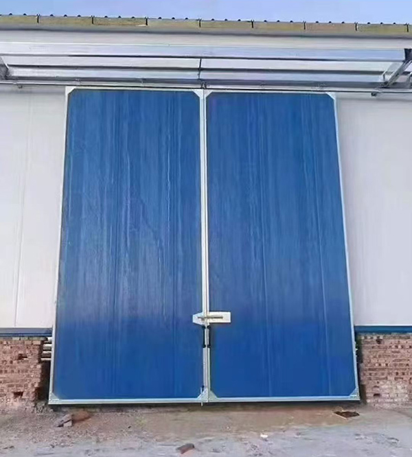 新城镇工业门在大型仓储物流通道中的应用实例