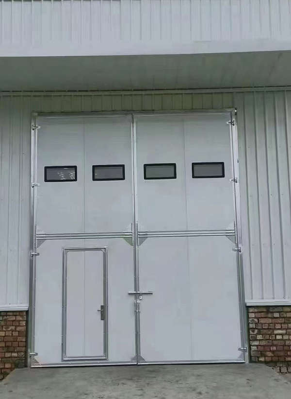 新城镇工业门在设备装配车间出入口的实施记录