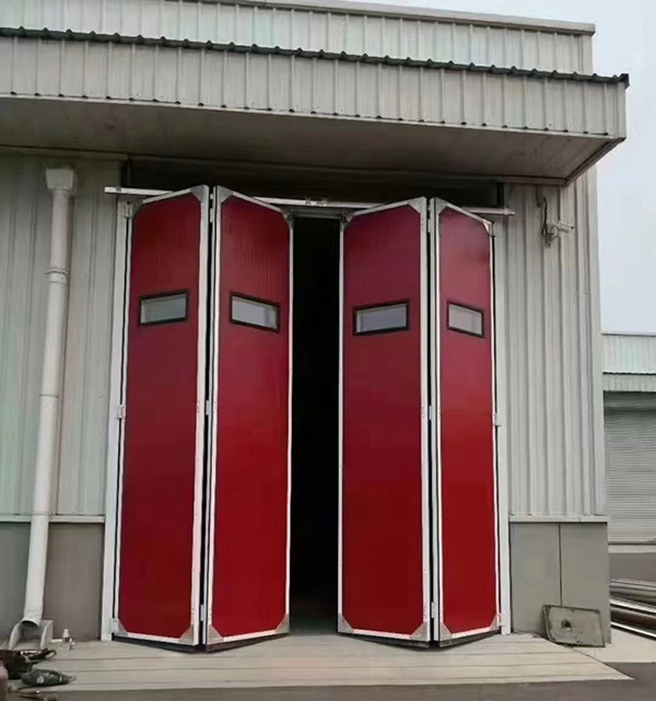 新城镇工业折叠门在大型装配车间出入口的应用实例